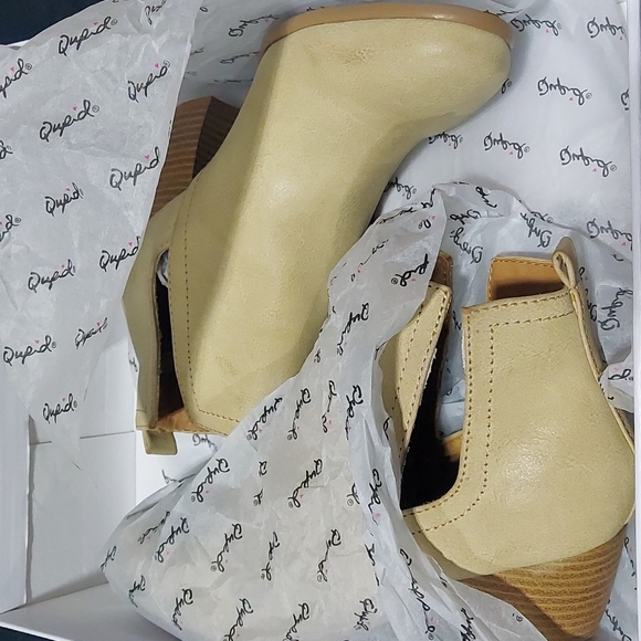 Chic Side Cut Burnished Booties - Picture 4 of 7